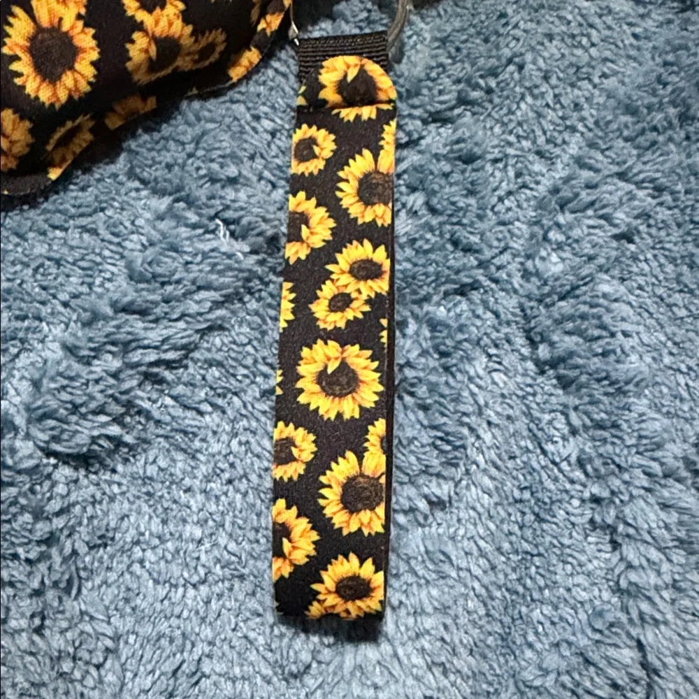 Yellow Sunflower Keychain Set with Yellow Pom Pom - Picture 7 of 8